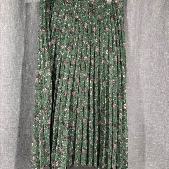 Max Studio Dresses & Skirts - Max Studio Green Floral A-Line Skirt